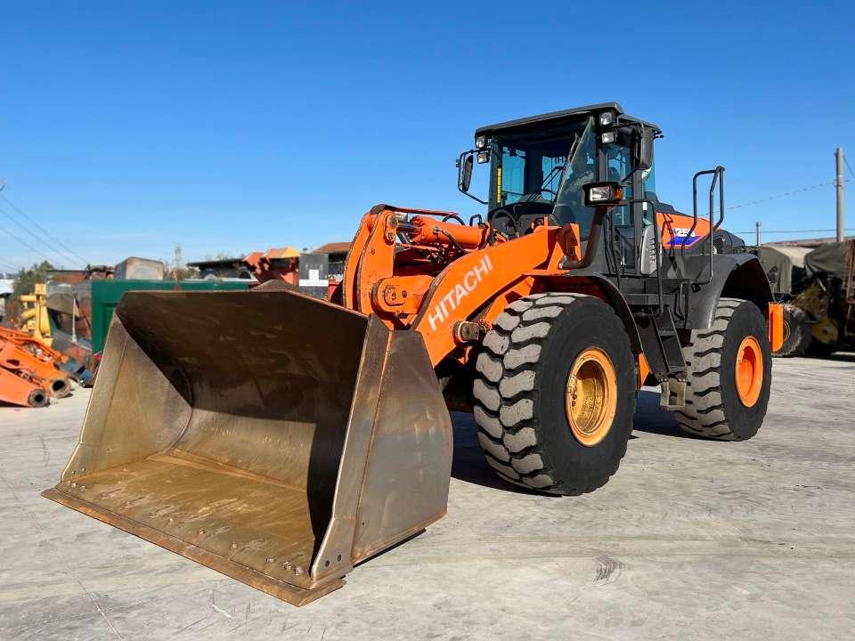 Hitachi ZW250-6 Foto 1