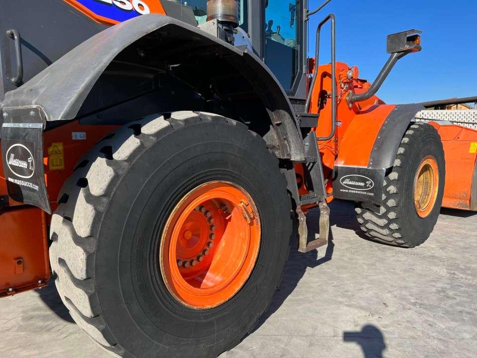 Hitachi ZW250-6 Foto 4