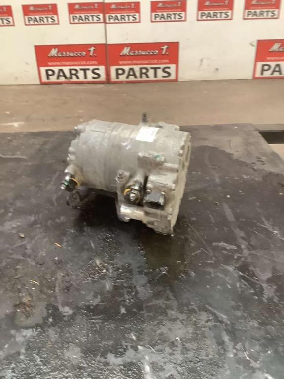 Compressore aria condizionata per Volvo FH16 550 6x4 Foto 3