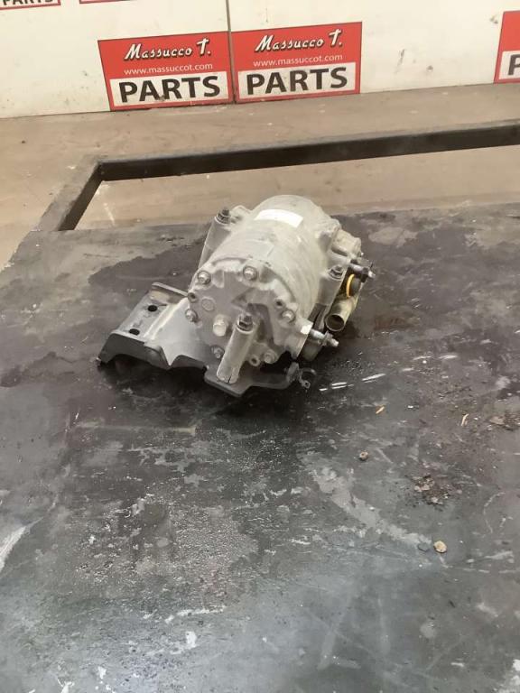 Compressore aria condizionata per Volvo FH16 550 6x4 Foto 4