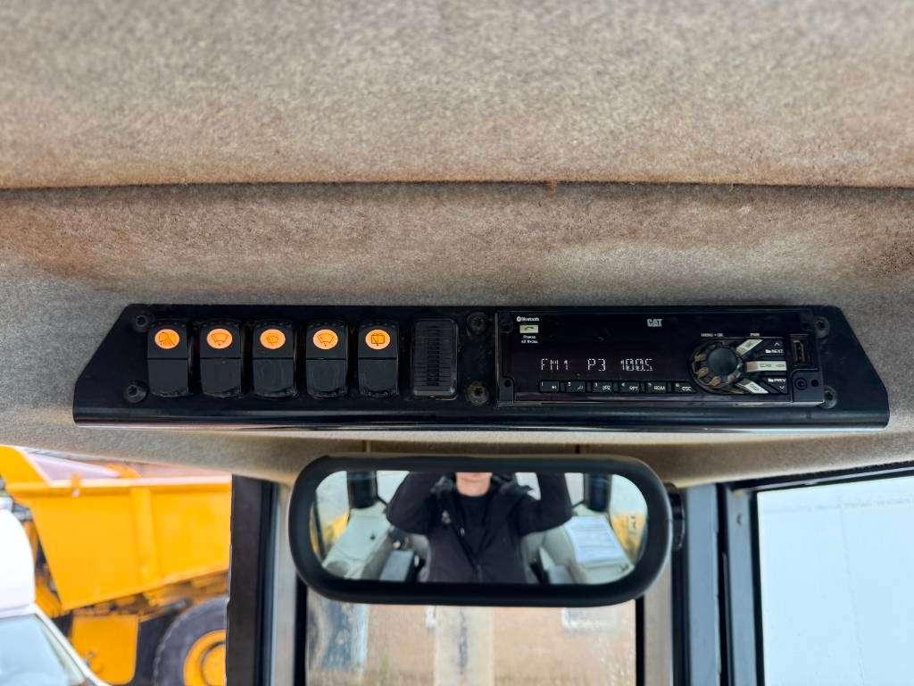 Caterpillar D6N LGP - German Machine / Folding Blade Foto 14