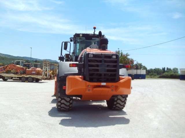 Hitachi ZW220-6 Foto 9