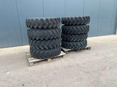 Pneumatico per Bridgestone 1000 x 20 Set / 10.00 x 20: 4x2 Tyres in vendita da Smitma B.V.