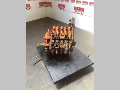 Distributore idraulico per Fiat Hitachi FH 400 in vendita da Massucco T. Srl Area Ricambi