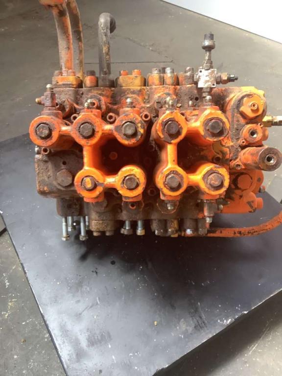 Distributore idraulico per Fiat Hitachi FH 400 Foto 5