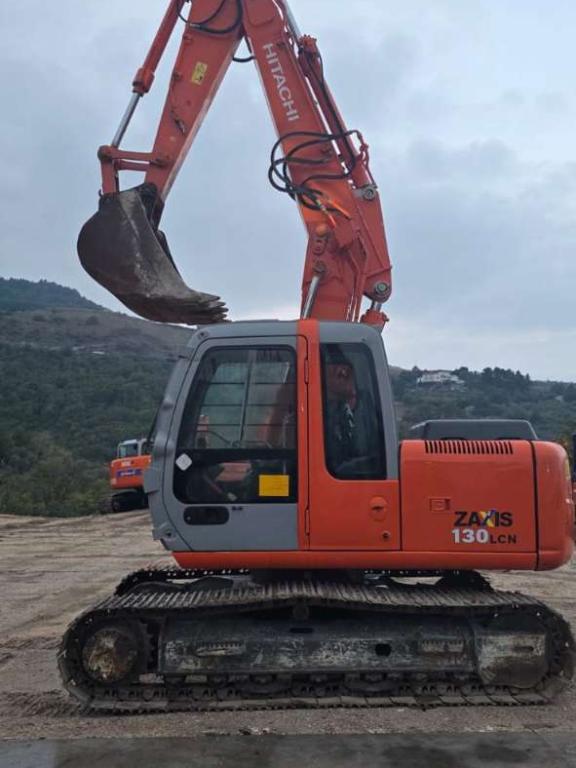 Hitachi ZAXIS 130 Foto 1