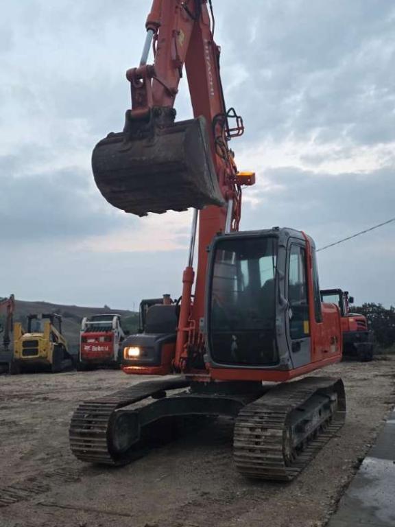 Hitachi ZAXIS 130 Foto 2