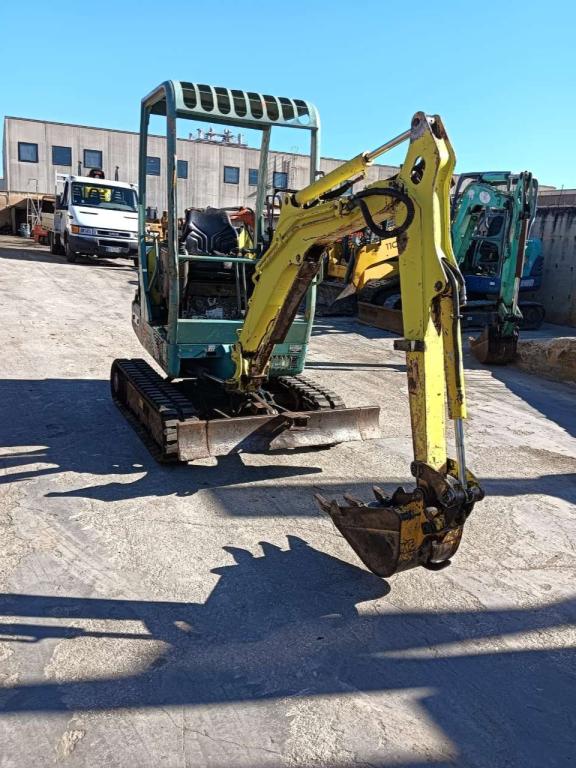 Yanmar B15 Foto 1