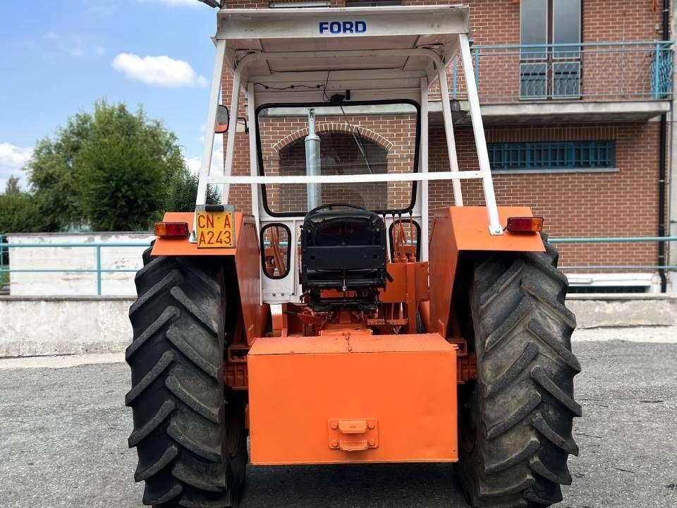 Ford 5600 4X2 Foto 11