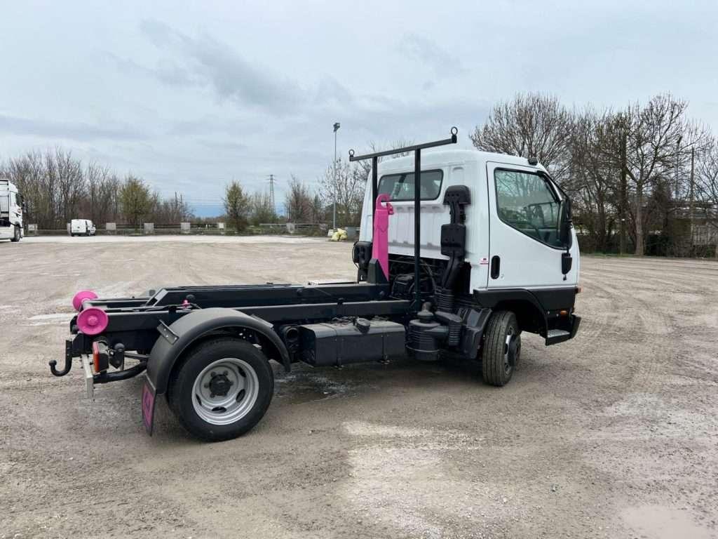 Mitsubishi CANTER 3.0 SCARRABILE Foto 6