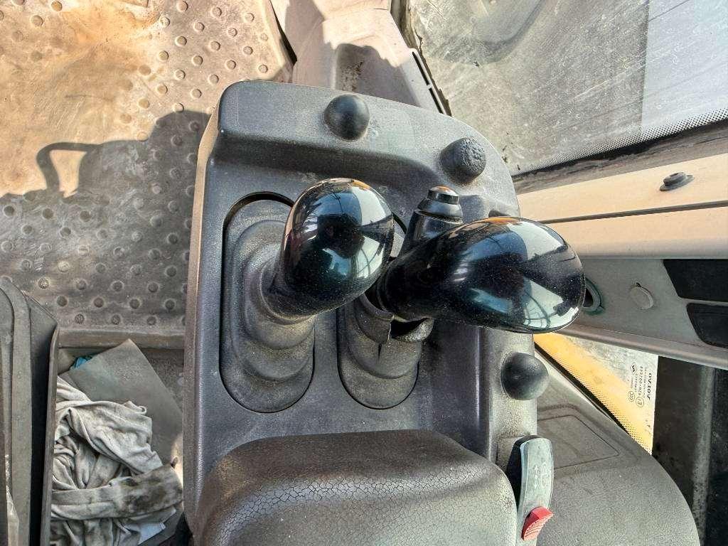 Volvo L150H - CDC Steering / Automatic Greasing Foto 11