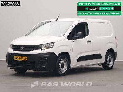 Peugeot Partner 110pk Benzine L1H1 Trekhaak Navi Airco Cruise Parkeersensoren Euro6 L1 Kompakt Airco Trekha in vendita da BAS World B.V.