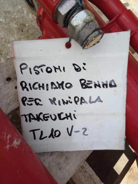 Pistone rotazione benna per per Takeuchi TL10V-2 Foto 3