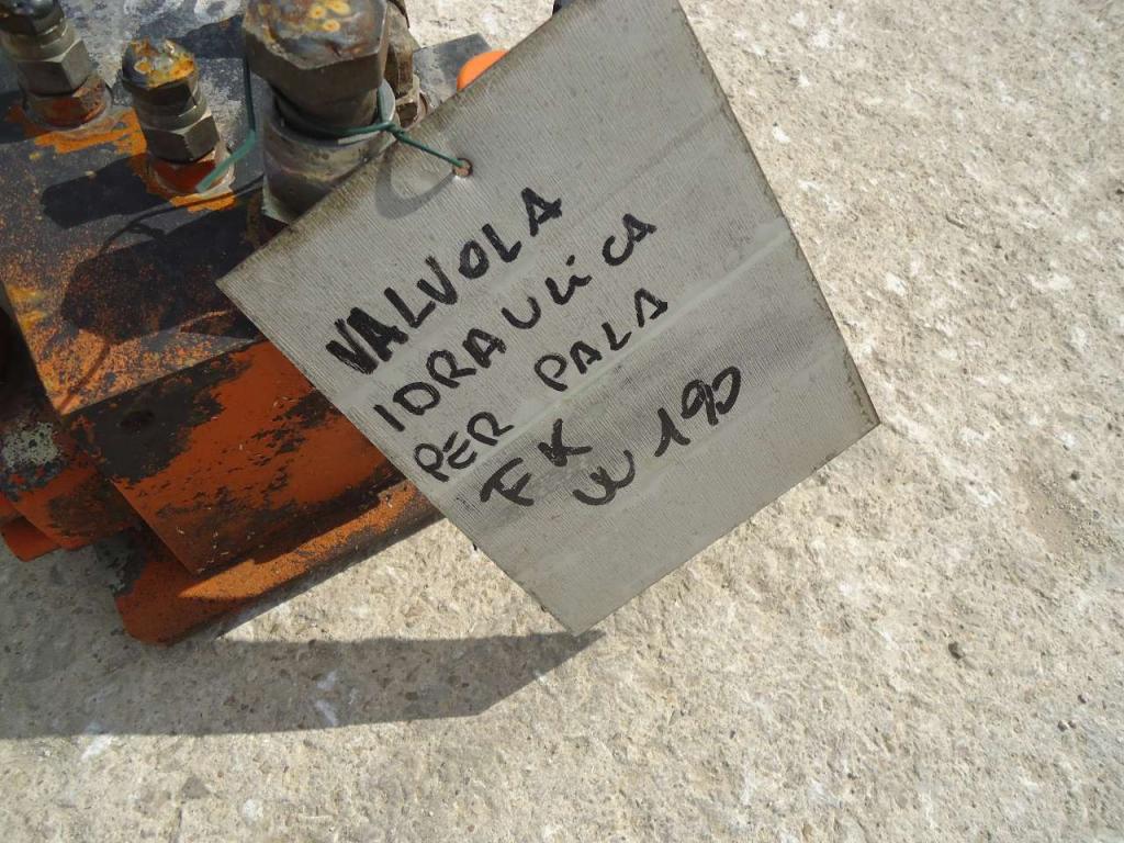 Valvola idraulica per Fiat Kobelco W190 Foto 5