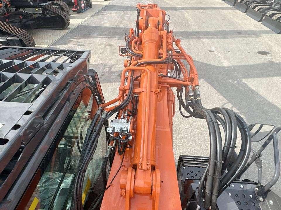 Hitachi ZX225USLC-7 Foto 13