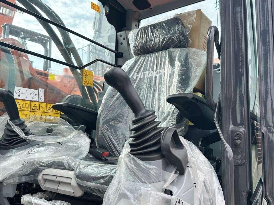 Hitachi ZX225USLC-7 Foto 16