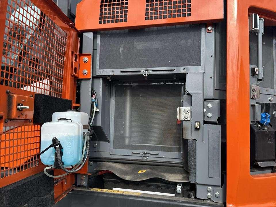 Hitachi ZX225USLC-7 Foto 9