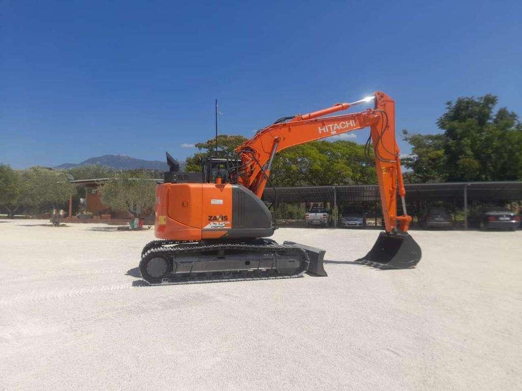 Hitachi ZX135US-6 Foto 8