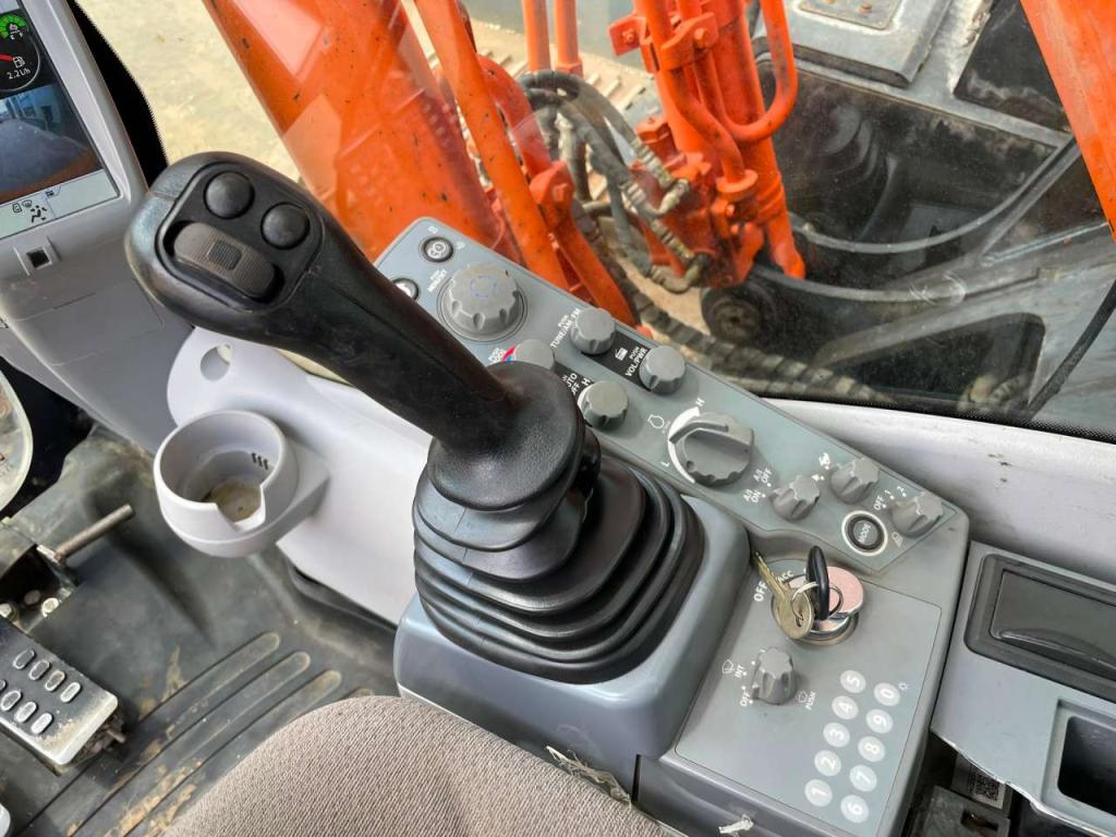 Hitachi ZX210LC-6 Foto 21