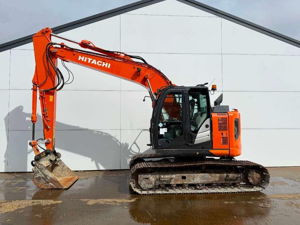 Hitachi ZX135US-6 - Quick Coupler / Hammer Lines Foto 1