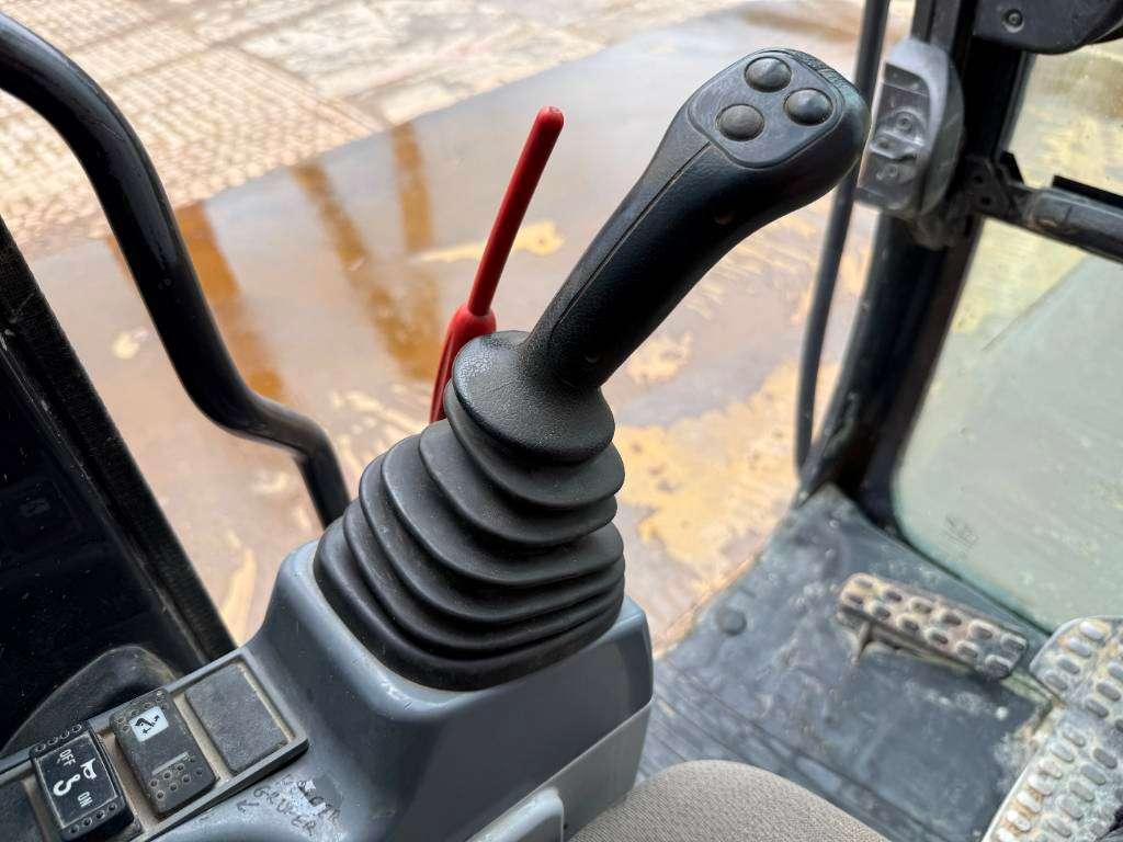 Hitachi ZX135US-6 - Quick Coupler / Hammer Lines Foto 10