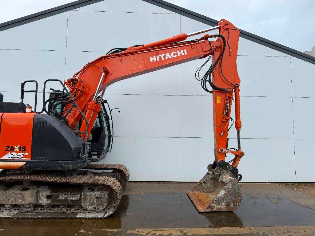 Hitachi ZX135US-6 - Quick Coupler / Hammer Lines Foto 16
