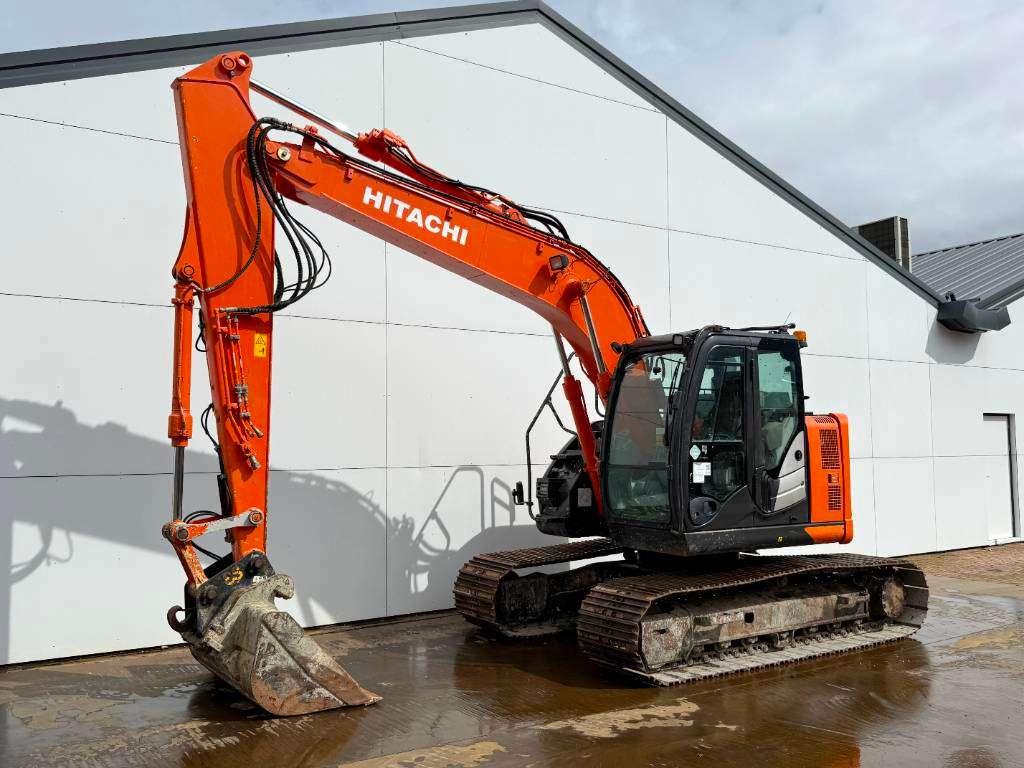 Hitachi ZX135US-6 - Quick Coupler / Hammer Lines Foto 2