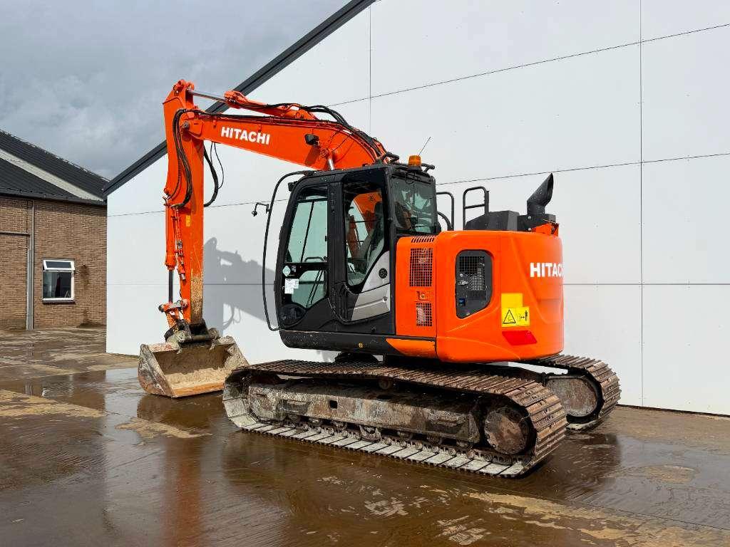 Hitachi ZX135US-6 - Quick Coupler / Hammer Lines Foto 3