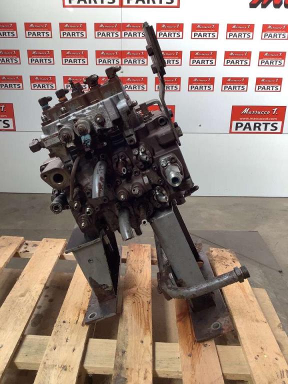 Distributore idraulico per Hitachi ZX160LC Foto 3