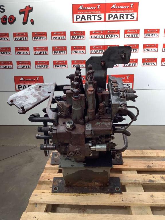 Distributore idraulico per Hitachi ZX160LC Foto 4