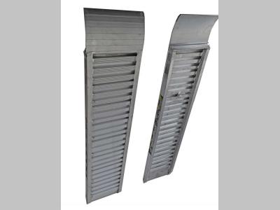 Coppia di rampe in alluminio Lunghezza 5.000 mm - Portata 5.950 kg in vendita da Progetto Rampe