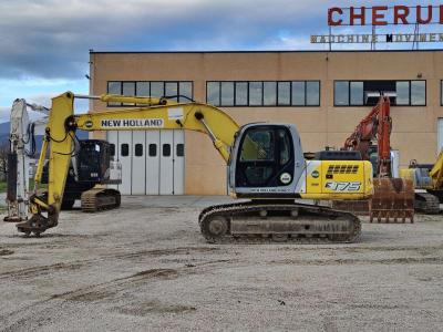 New Holland Kobelco E 175 in vendita da A. Cherubini & Figli Srl