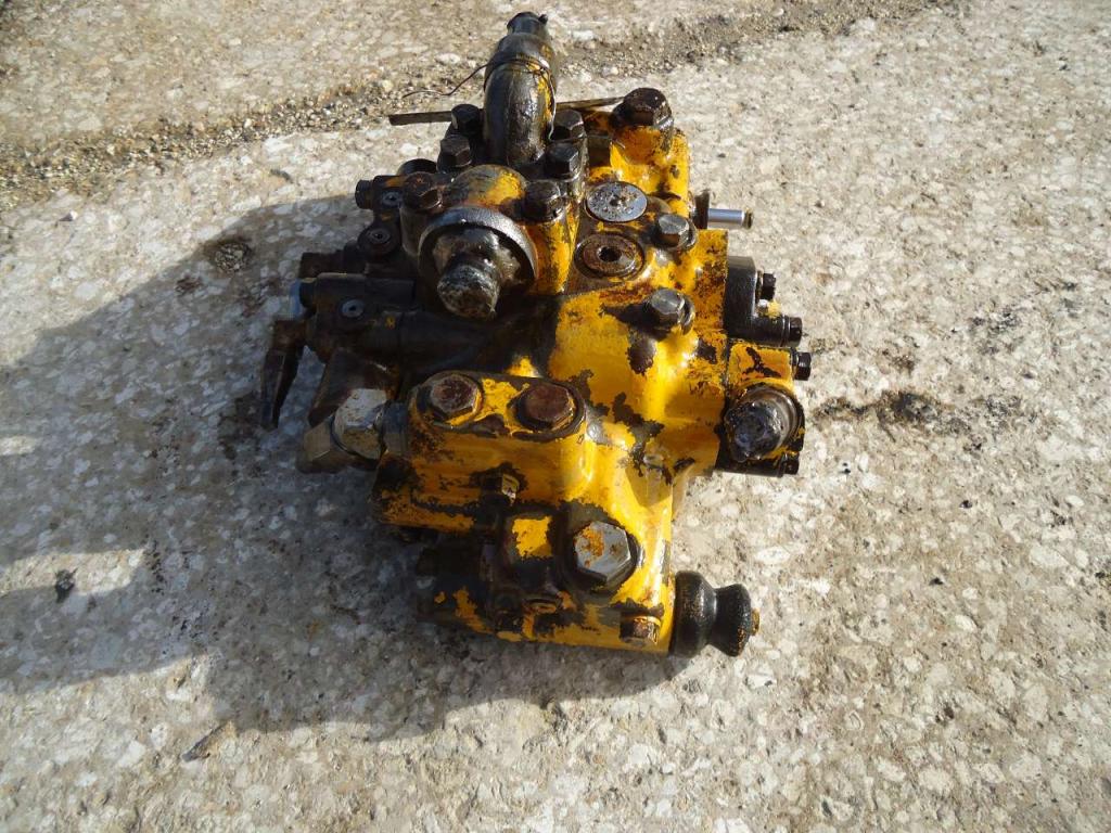 Distributore idraulico per Caterpillar 920 Foto 1