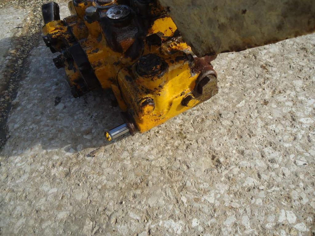 Distributore idraulico per Caterpillar 920 Foto 4