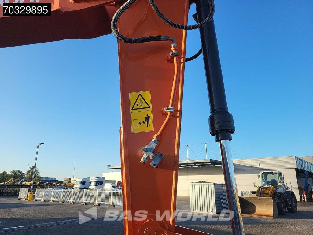 Hitachi ZX220 LC-5G Foto 13