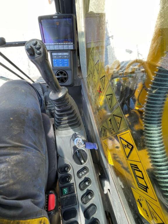 Komatsu HB215LC-2 Foto 10