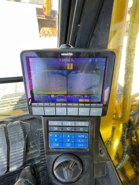 Komatsu HB215LC-2 Foto 12