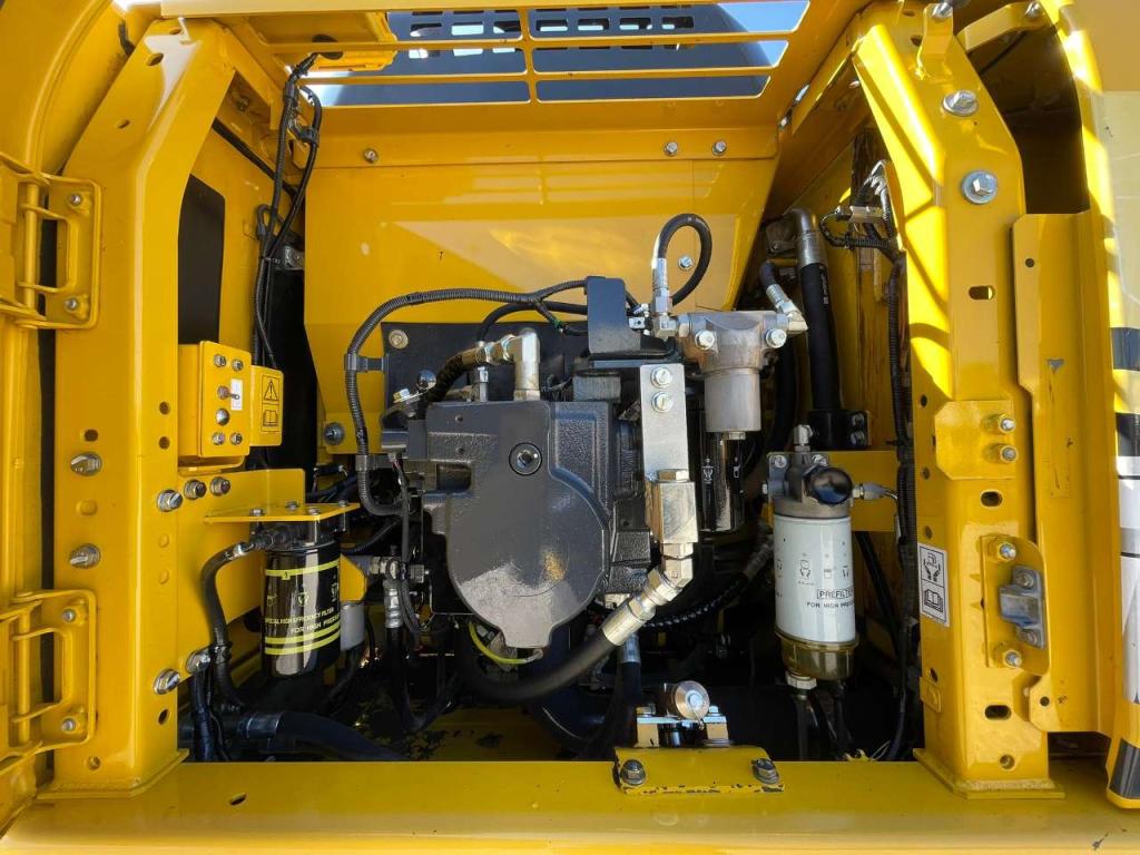 Komatsu HB215LC-2 Foto 17