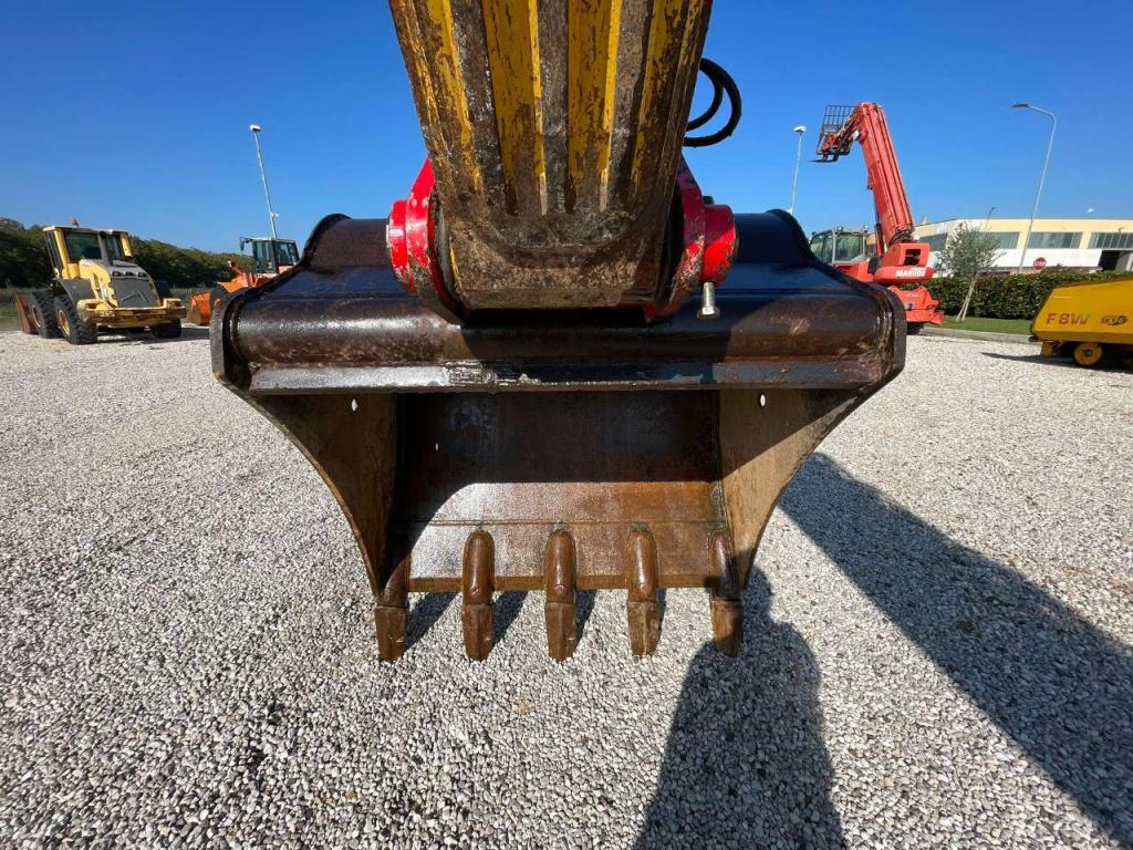 Komatsu HB215LC-2 Foto 8