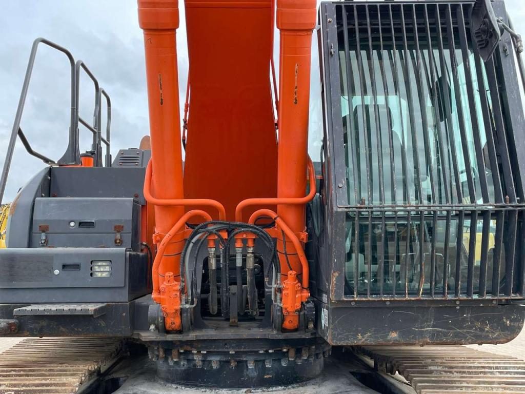 Hitachi ZX300LC-6 Foto 20