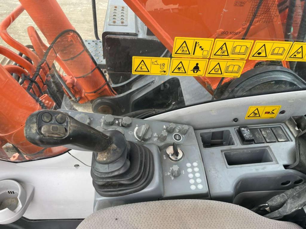 Hitachi ZX300LC-6 Foto 26