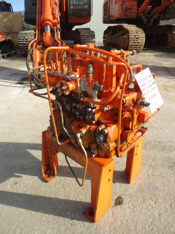 Distributore idraulico per Fiat Hitachi EX215 Foto 1