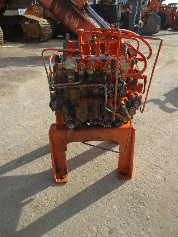 Distributore idraulico per Fiat Hitachi EX215 Foto 2