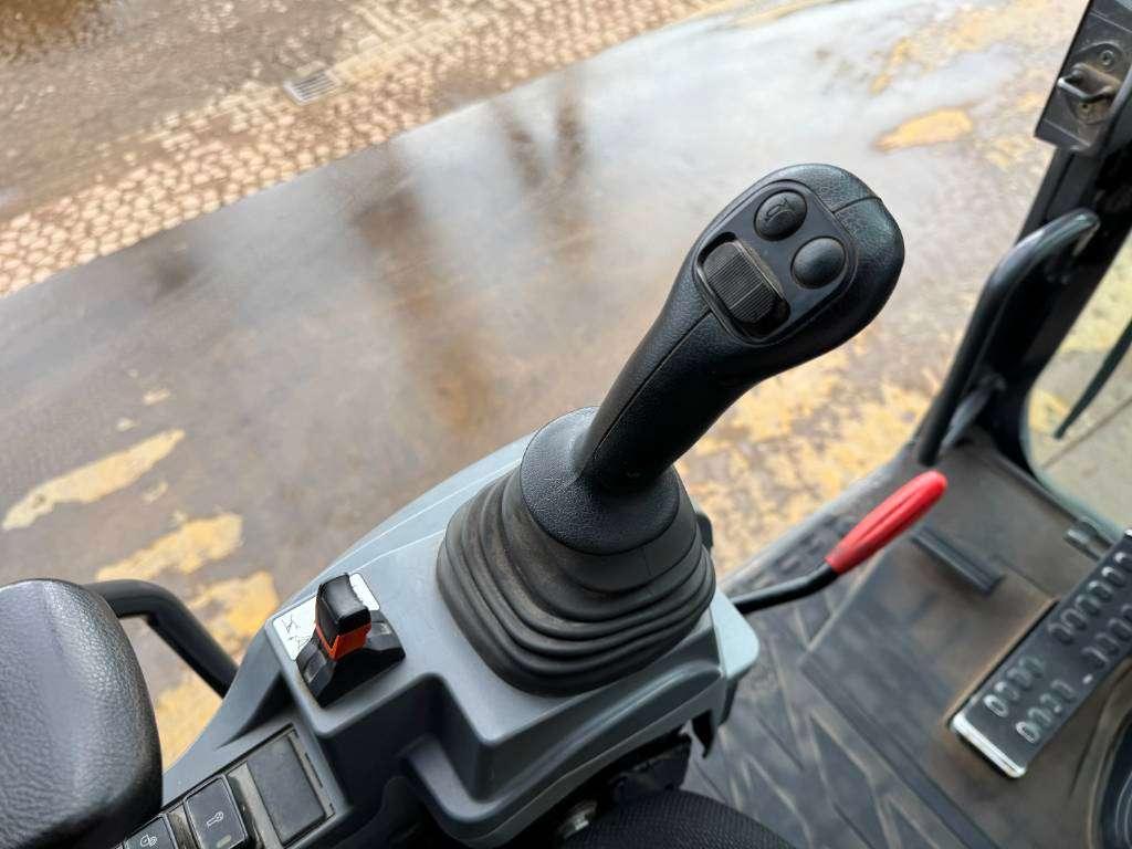 Hitachi ZX150W-7 - Blade / Triple Boom / Auto Greasing Foto 11