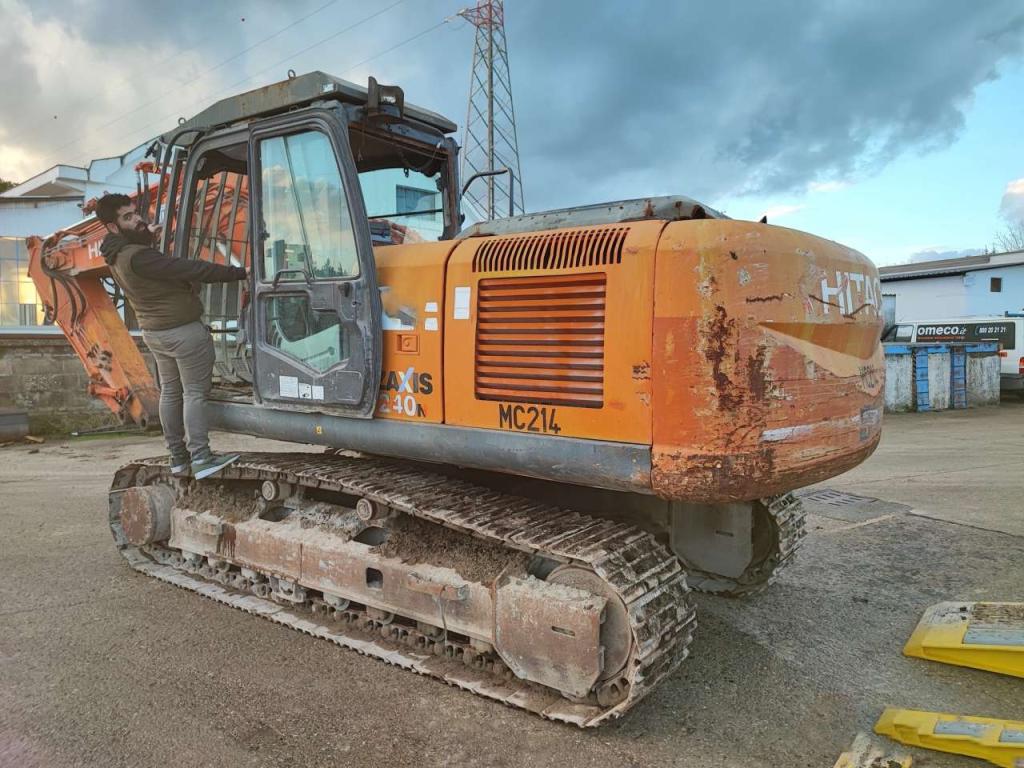 Hitachi ZX240N-3 Foto 19