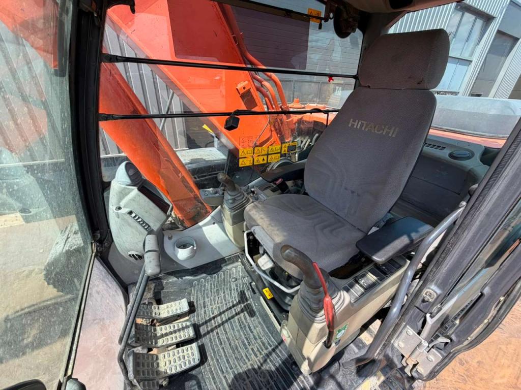 Hitachi ZX210LC-5B Foto 21