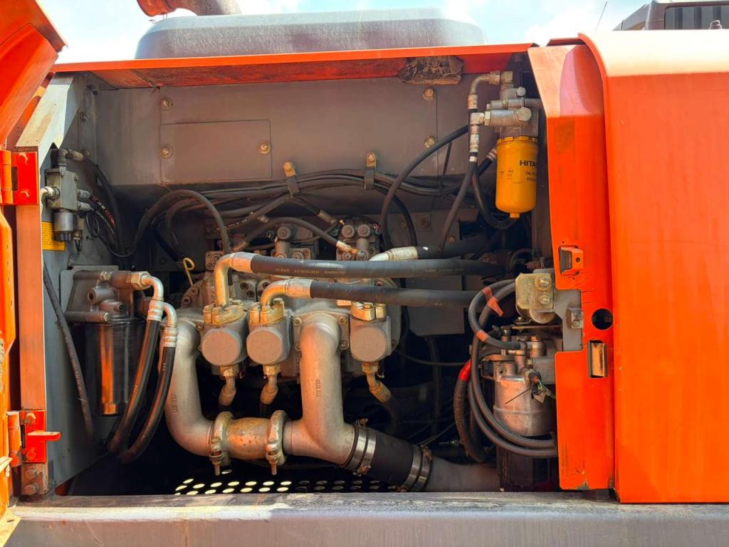 Hitachi ZX210LC-5B Foto 28