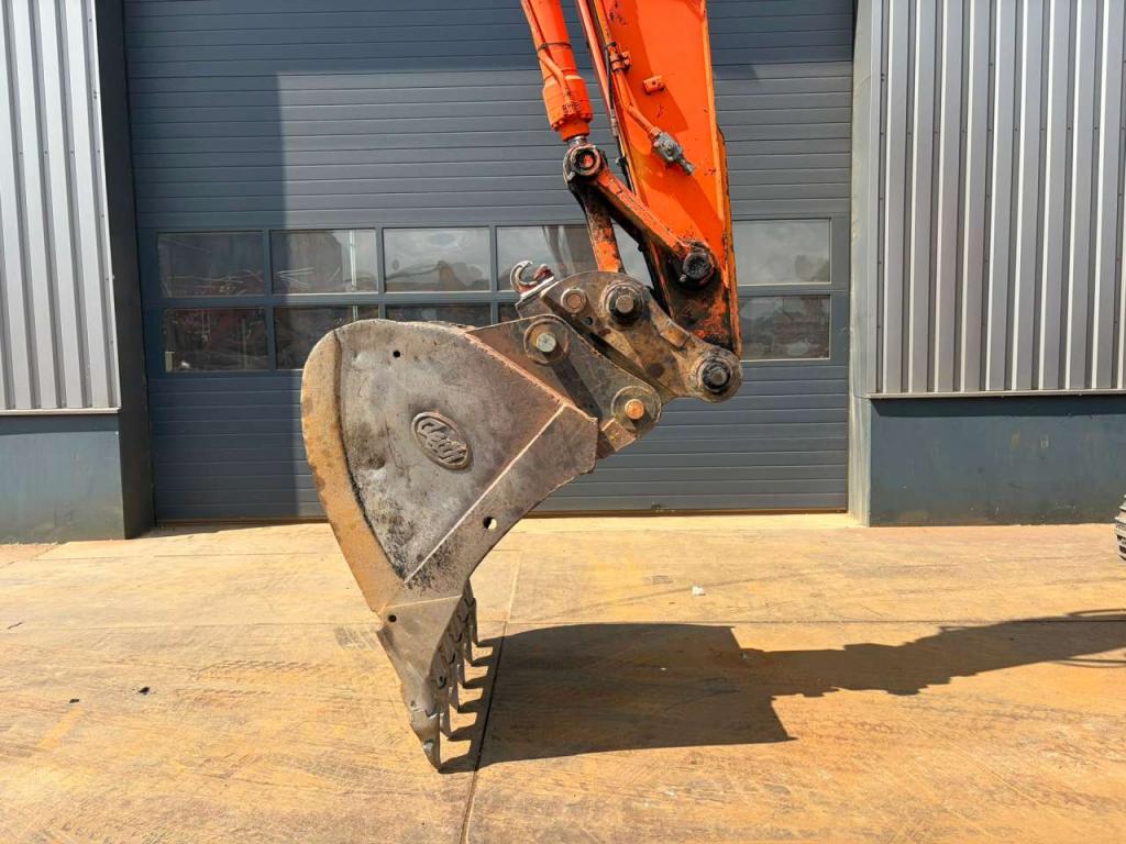 Hitachi ZX210LC-5B Foto 9