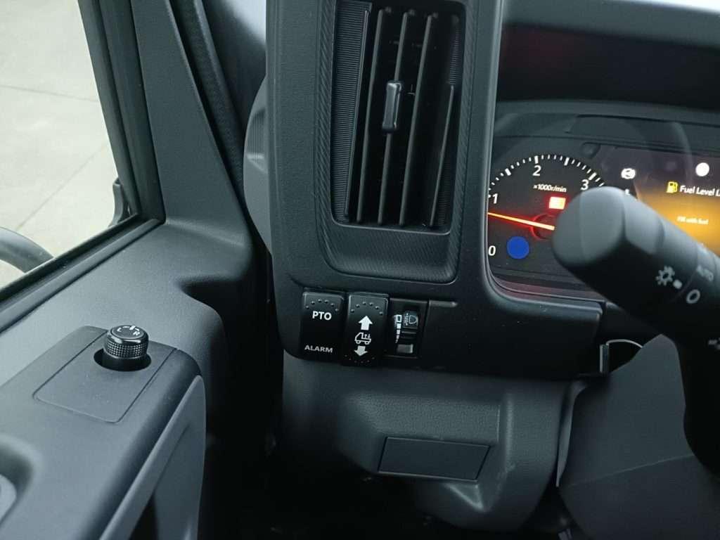 Isuzu M27 Foto 15