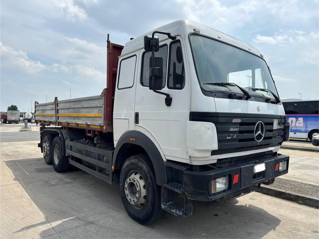 Mercedes-Benz 1844 SK Foto 1